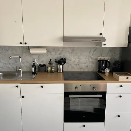 Apartment In Mit Minibalkon